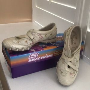 Skechers